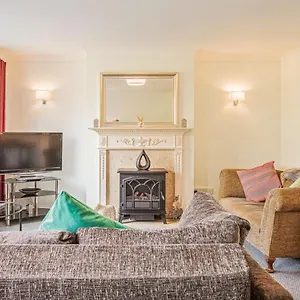 2 Bed House W/ Garden And Free Parking! , Cheltenham United Kingdom